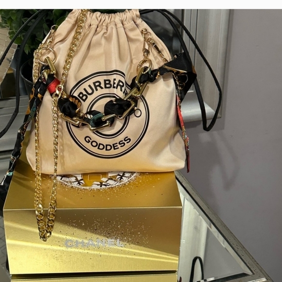 Burberry - Picture 3 of 8